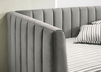 Neoma Daybed